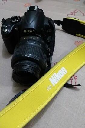 Dslr Nikon Camera D3000 With Tripod photo