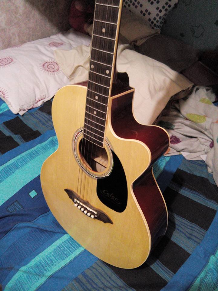 calao acoustic guitar photo