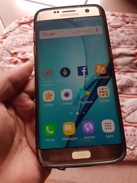 Samsung Galaxy S7 Edge (SM-G935FD) photo